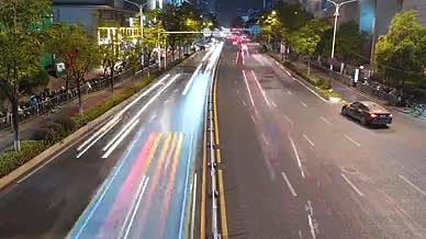4k夜晚街道行驶的车流延时视频的预览图